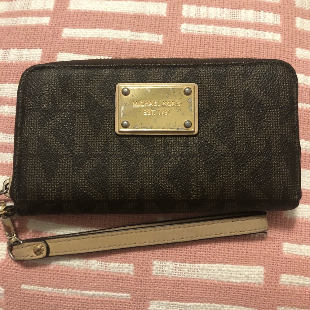 Michael Kors wristlet